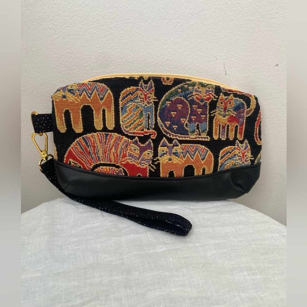Embroidered Cat Clutch